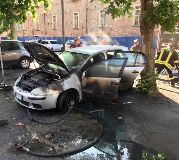 A fuoco l'auto dell'assessore Cammarata