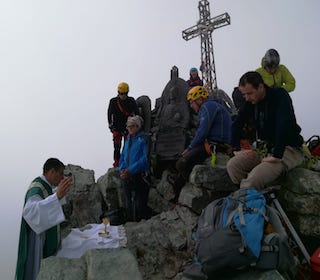 don Manella messa in cima al Monviso