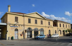 Stazione ferroviaria di Carmagnola ph. WikiPedia