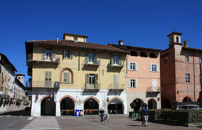 Carmagnola piazza Sant'Agostino aria pulita