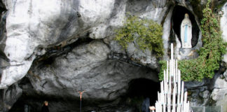 Grotta di Lourdes foto Wikipedia