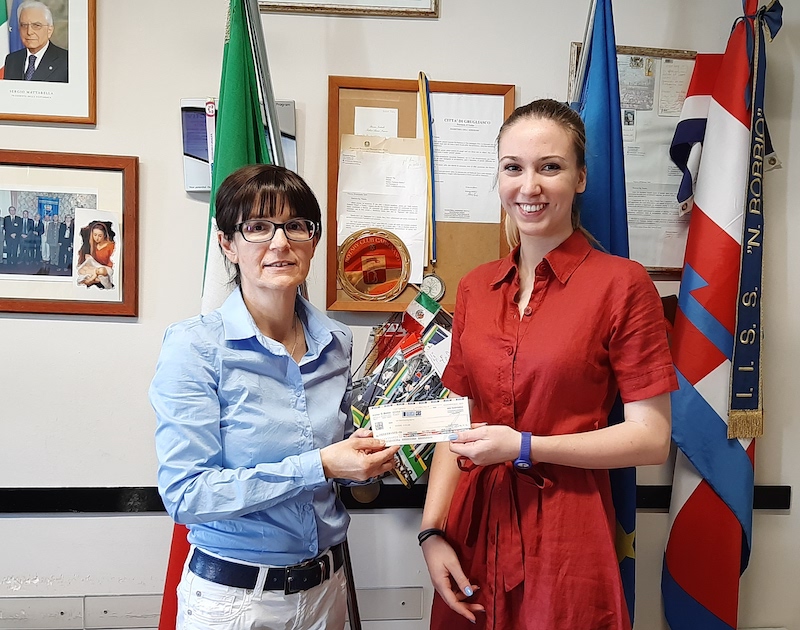 Miriam Rosso con la vice preside Prof.ssa Rossana Beux studentesse premiate