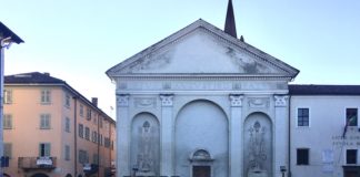 Pista di pattinaggio piazza Sant'Agostino Carmagnola foto Il Carmagnolese