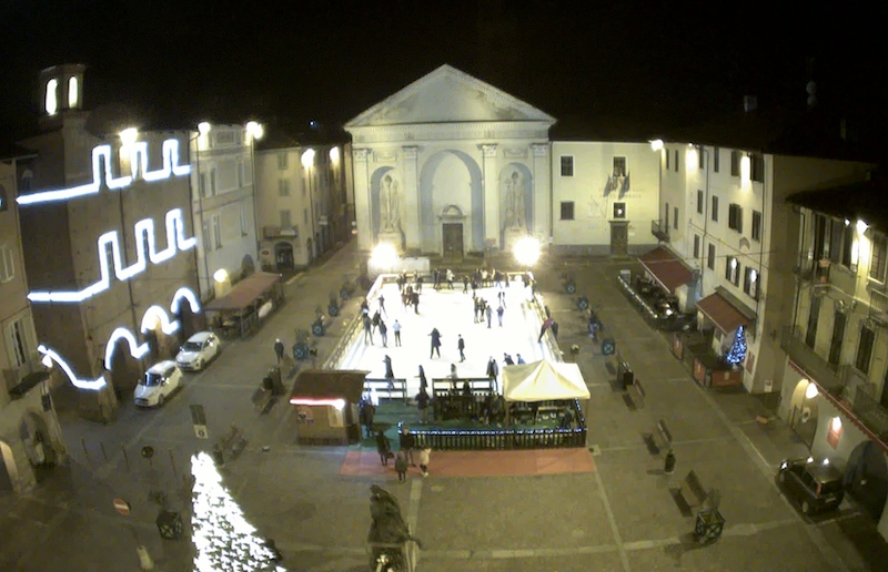 festività Carmagnola pista di pattinaggio - Foto di Enrico Perotti / Il Carmagnolese