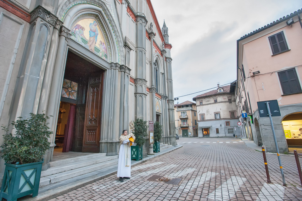 Don Dante esposizione Santissimo Sacramento Collegiata foto di Filiberto Alberto