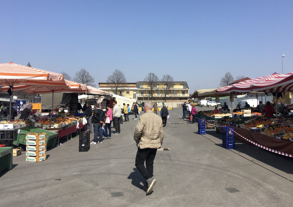 Mercato alimentare speciale Carmagnola sabato Piazza Italia