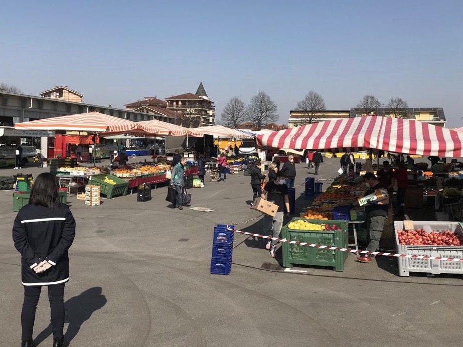 Carmagnola: mercato "speciale" in piazza Italia, mantenendo le distanze