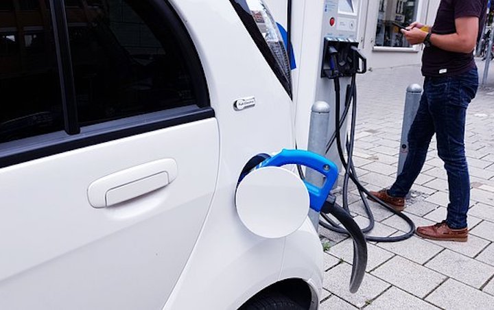 contributi auto elettriche piemonte