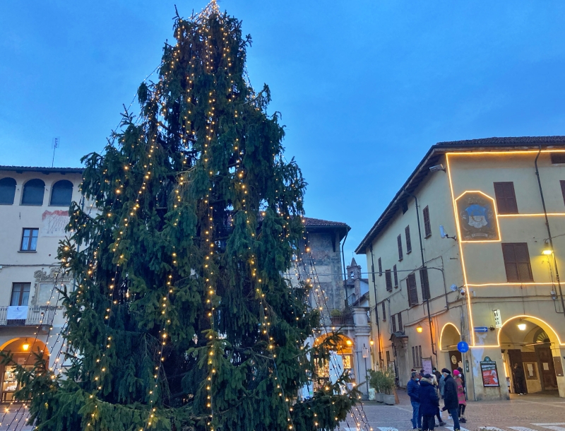 Buoni sconto di Natale a Carmagnola, critiche dal Pd