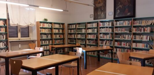 riapre biblioteca carmagnola