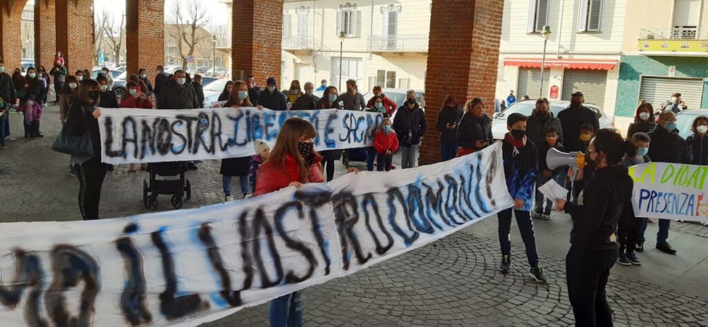 protesta manifestazione sport dad carmagnola