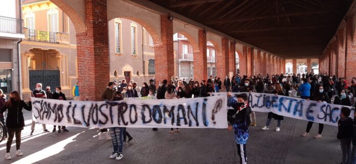 protesta manifestazione sport dad carmagnola