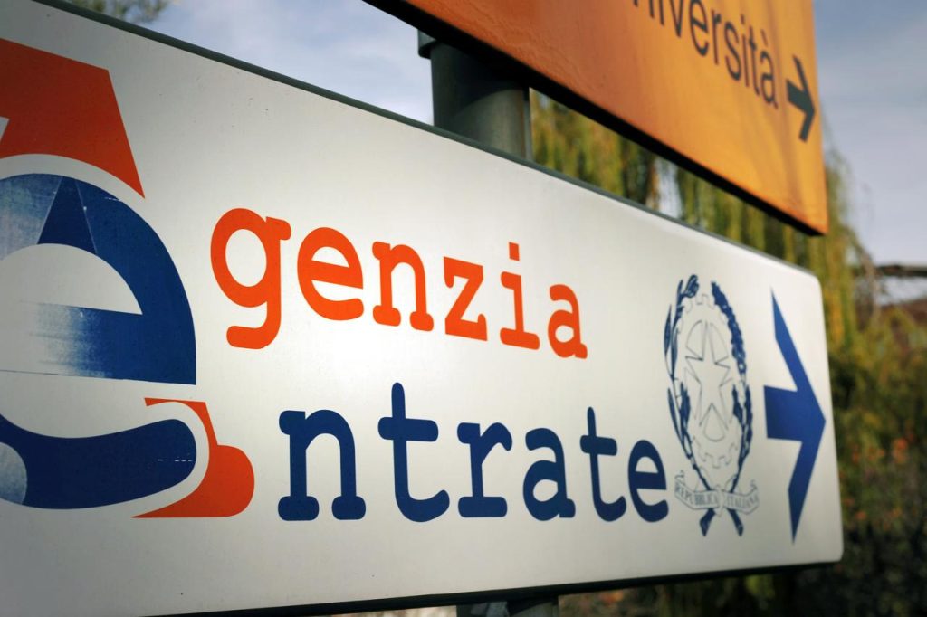 agenzia delle entrate apparecchiature informatiche cessione gratuita enti associazioni