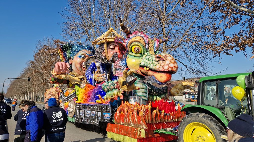 piobesi torinese carnevale oratorio amici di piobesi carro allegorico