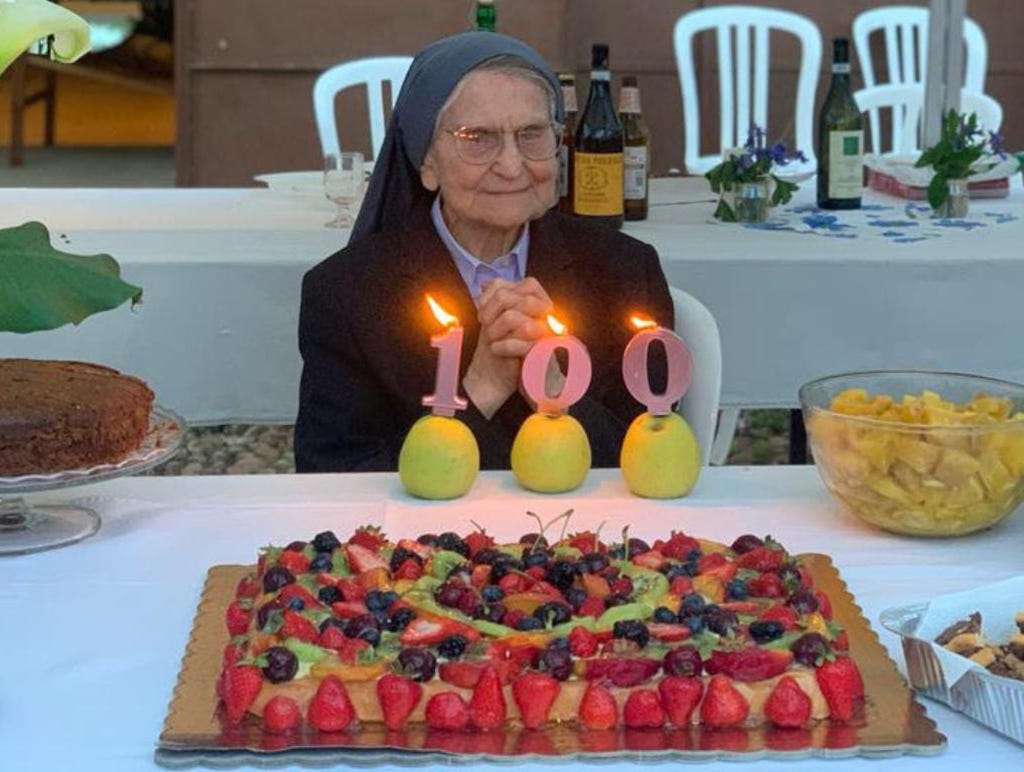 Festeggiati i 100 anni di suor Anna Becchis, la religiosa nata al Ternavasso