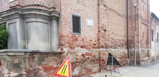 piobesi torinese posa fibra ottica lavori in corso cantiere centro storico