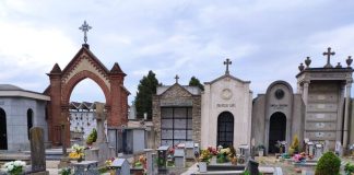 piobesi torinese nuova gestione appalto cimitero comunale cura polemica social