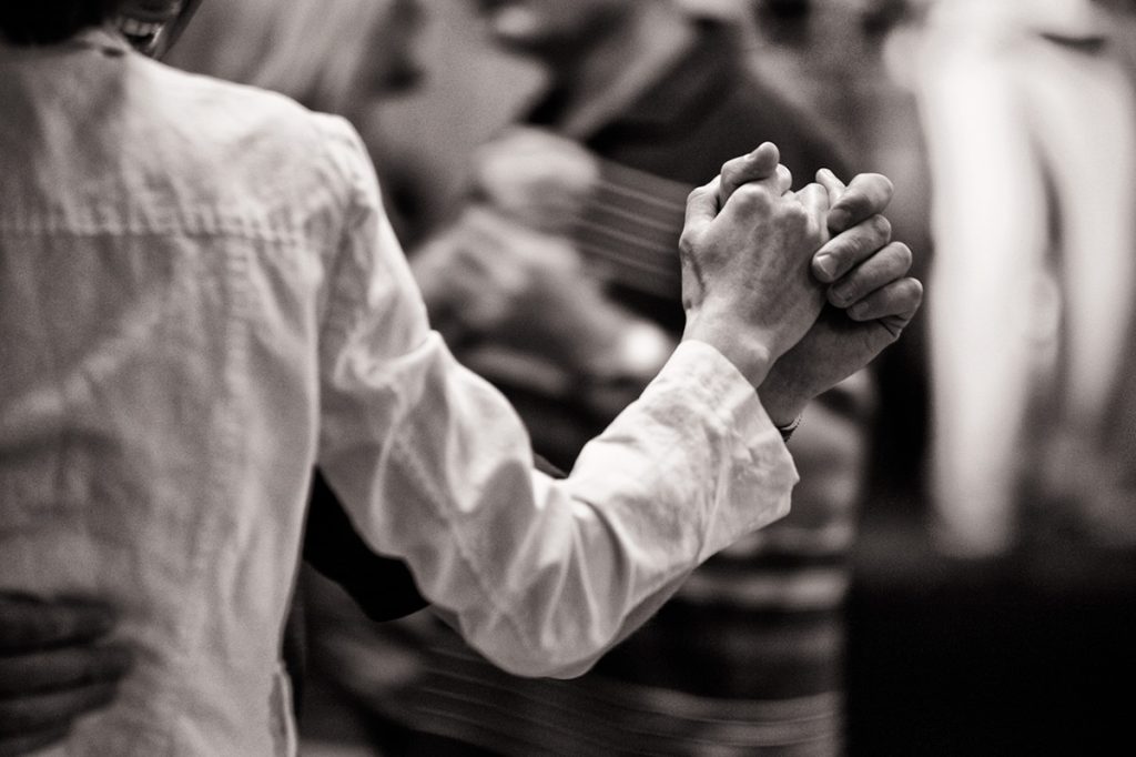 castagnole piemonte serate danzanti balli a palchetto di legno baby dance gruppo alpini comune croce rossa italiana associazione estate