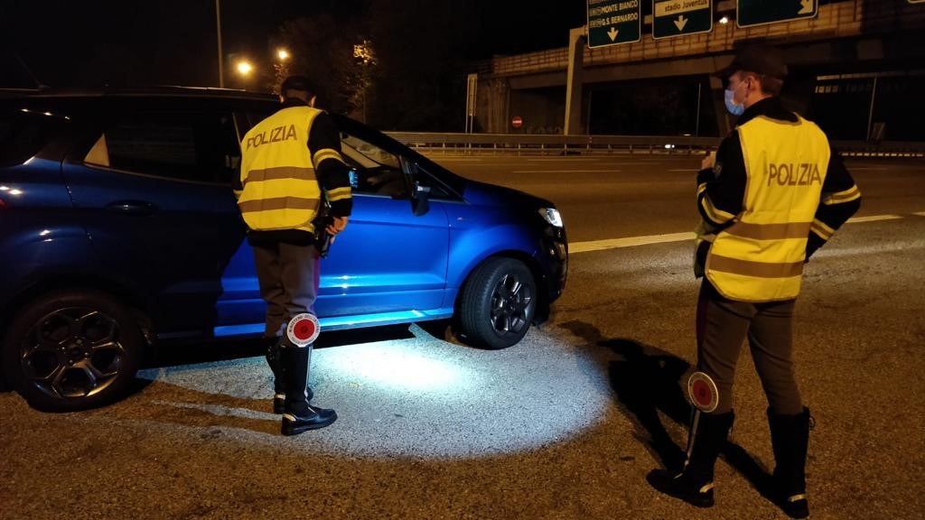 La Polizia per la guida sicura: 16 patenti ritirate e 190 punti decurtati in settembre