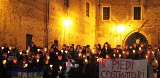 fiaccolata per la pace Carmagnola Israele Palestina