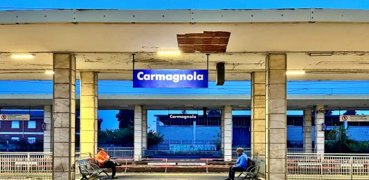 Stazione ferroviaria di Carmagnola