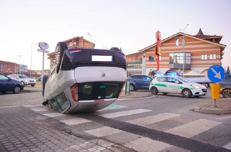 Incidente in via San Francesco di Sales a Carmagnola