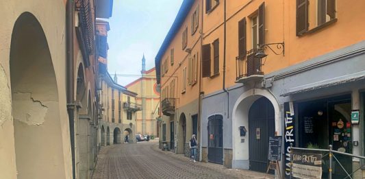 Lavori in via Valobra a Carmagnola