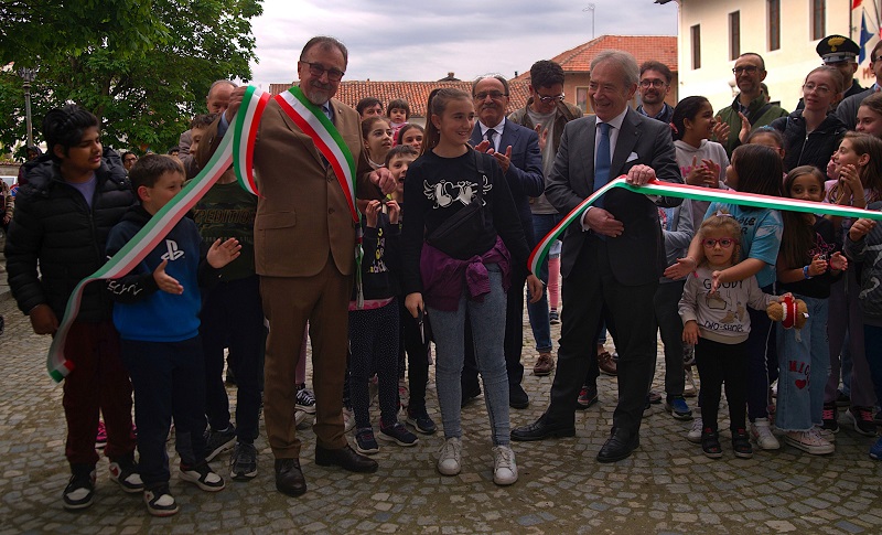 Polonghera: inaugurato un nuovo parco giochi in piazza Vittorio Veneto